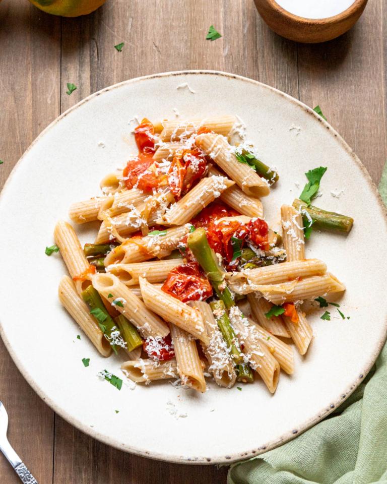Pasta on a Plate with Asparagus